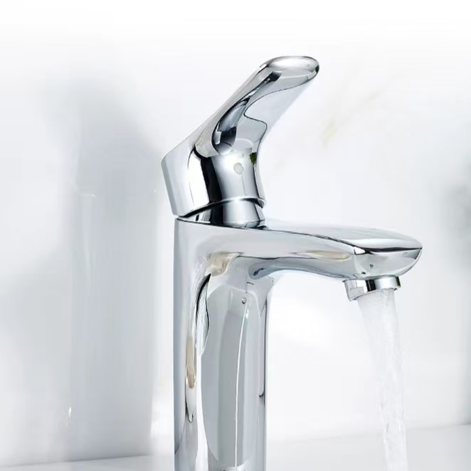 Helderzilveren boogvormige kraan met één handgreep